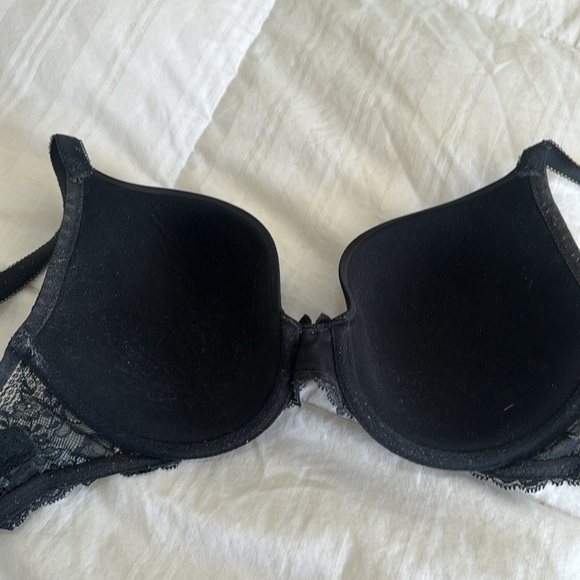 3 Victoria’s Secret bras - Picture 4 of 7